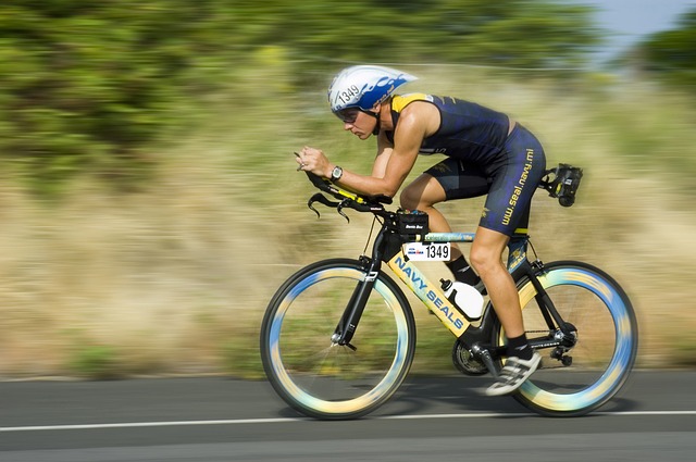 triathalon-cycling-racer-618750_640